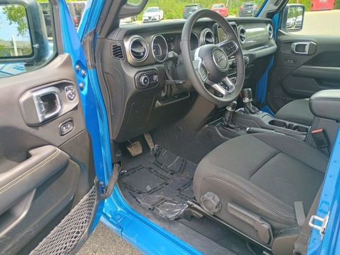 Used 2023 Jeep Wrangler Unlimited Sahara AWD/4WD image 24