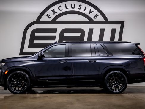 Used 2023 Cadillac Escalade ESV Sport w/ LPO, ONYX Package AWD/4WD image 6