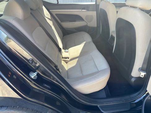 Used 2017 Hyundai Elantra SE image 11