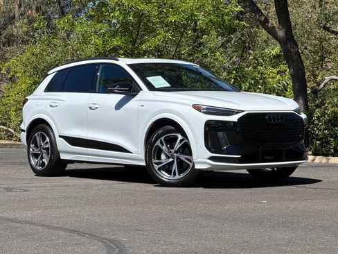 Used 2027 Audi Q6 e-tron Premium Plus w/ Premium Plus AWD/4WD image 2