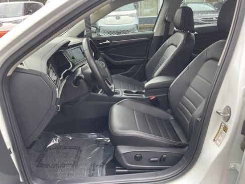 Certified 2023 Volkswagen Jetta SE w/ Panoramic Sunroof Package image 15