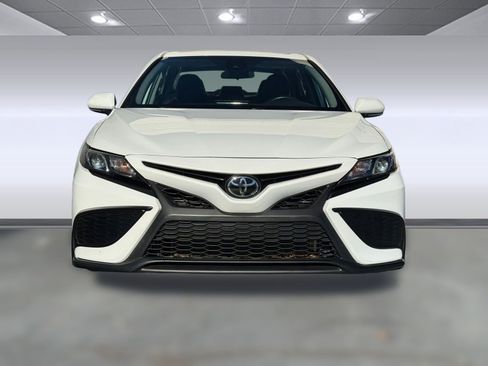 Used 2021 Toyota Camry SE w/ Cold Weather Package image 5