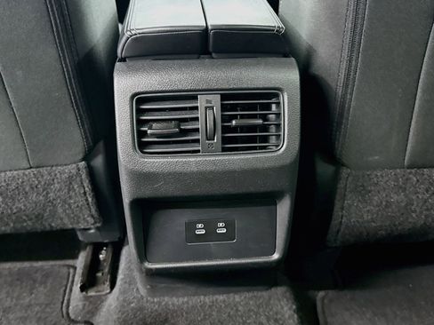 Used 2025 Nissan Rogue SV FWD image 27