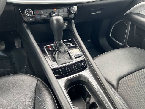 Used 2024 Jeep Compass Latitude image 10