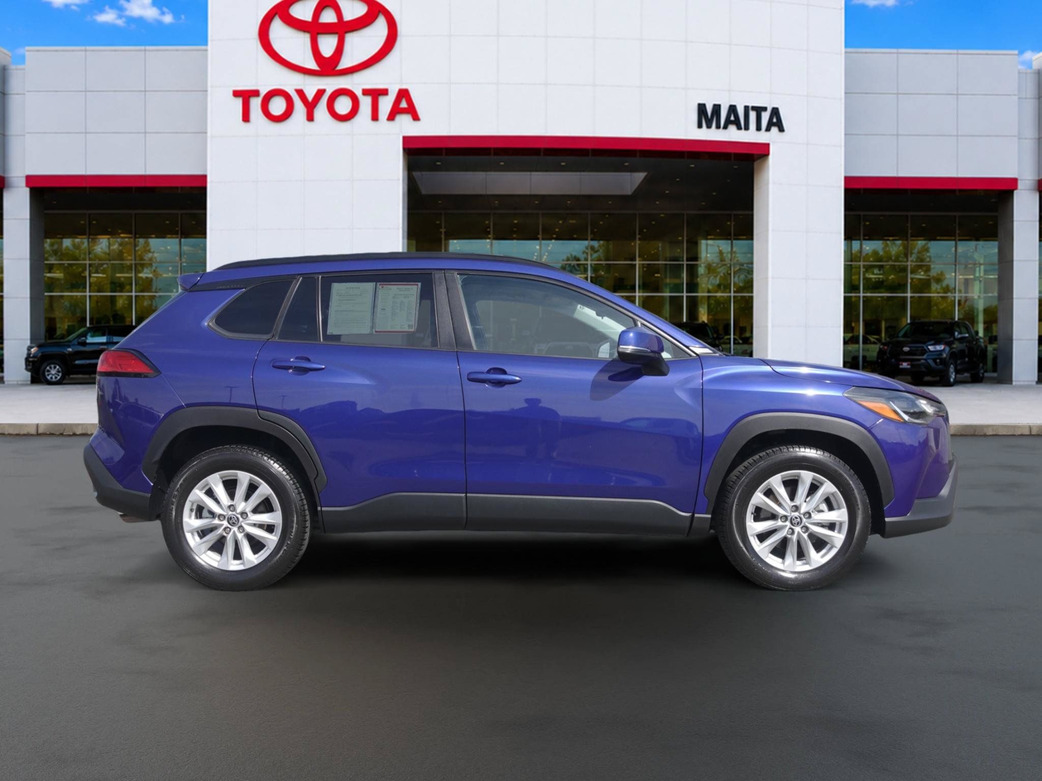 Used 2022 Toyota Corolla Cross LE AWD/4WD image 2