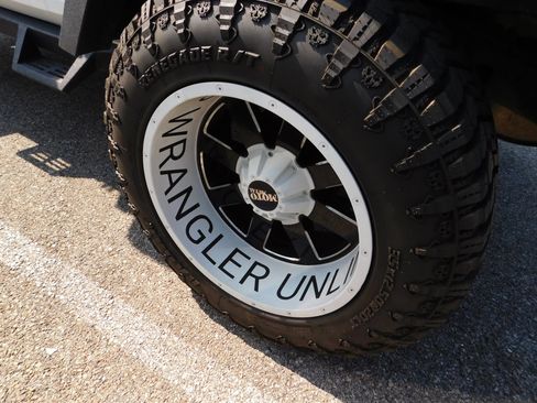 Used 2015 Jeep Wrangler Unlimited Sport w/ Quick Order Package 24S AWD/4WD image 9