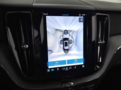 Certified 2025 Volvo XC60 B5 Plus AWD/4WD image 29