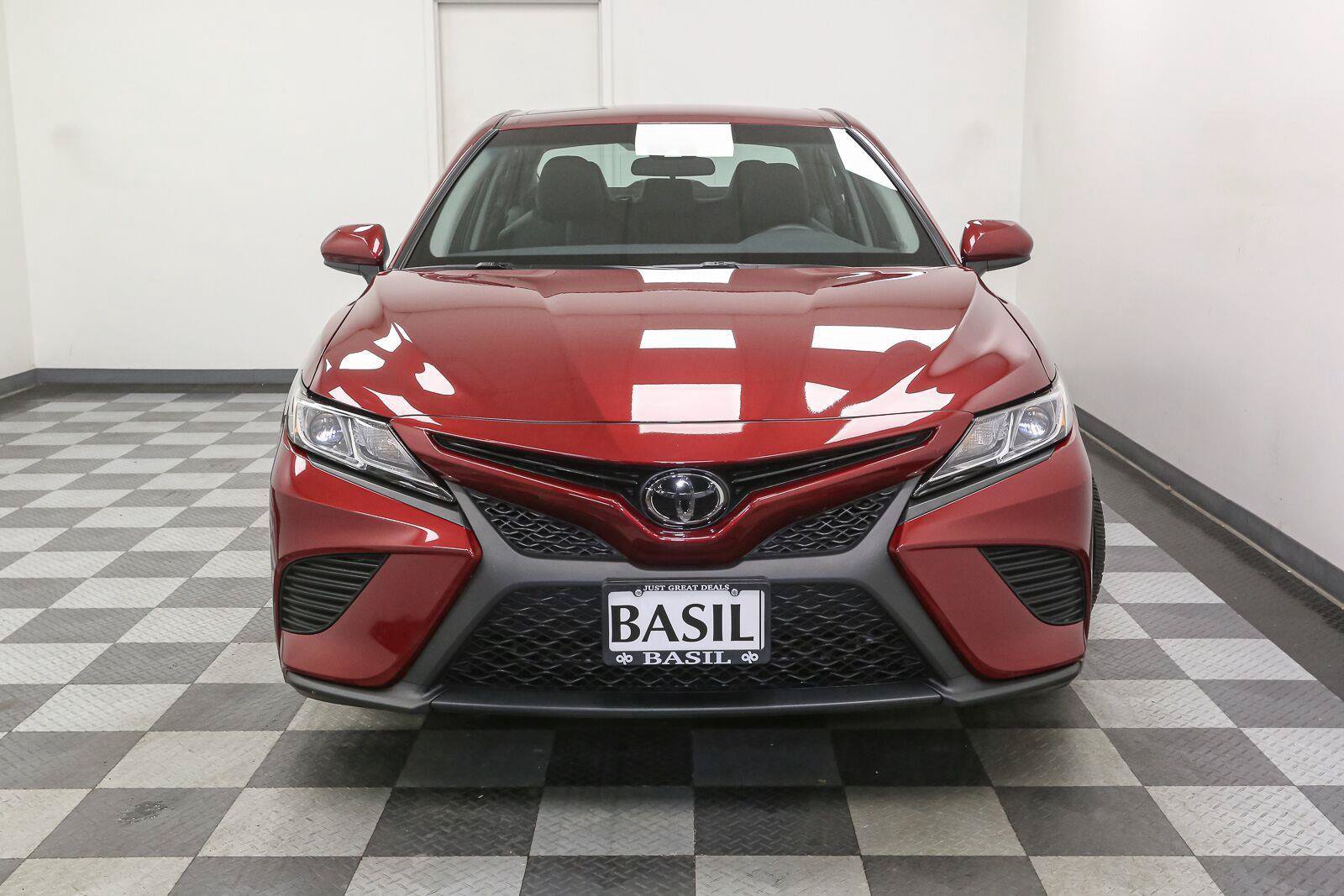 Used 2018 Toyota Camry SE FWD image 3