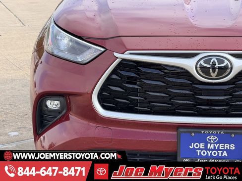 Used 2024 Toyota Highlander LE image 5