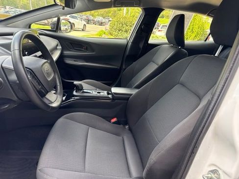 Used 2025 Toyota Prius LE FWD image 28
