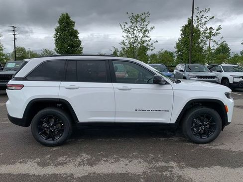 New 2026 Jeep Grand Cherokee Altitude AWD/4WD image 8