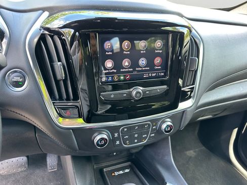 Used 2022 Chevrolet Traverse LT image 23