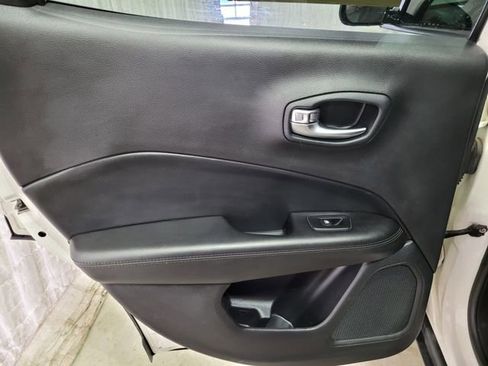 Used 2019 Jeep Compass Altitude image 39