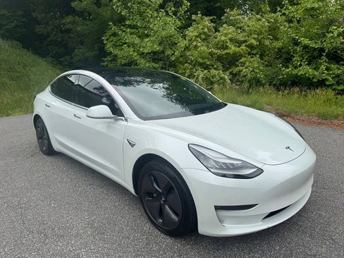 Used 2019 Tesla Model 3 Mid Range RWD image 4