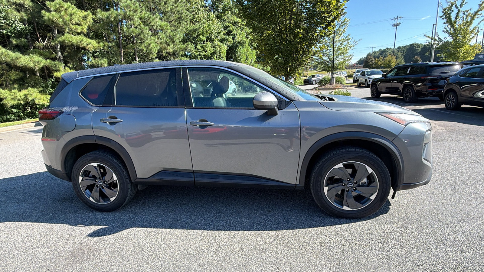 Used 2024 Nissan Rogue SV AWD/4WD image 7
