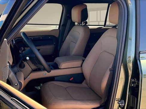 New 2026 Land Rover Defender 130 X-Dynamic SE image 9