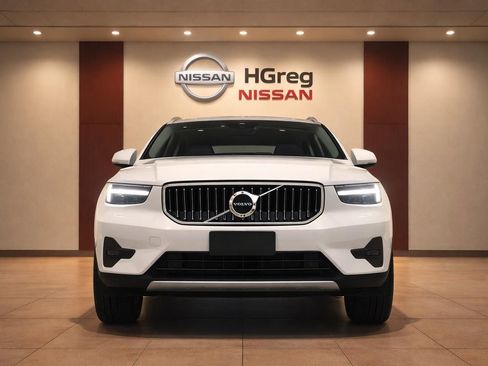 Used 2024 Volvo XC40 B5 Core AWD/4WD image 5