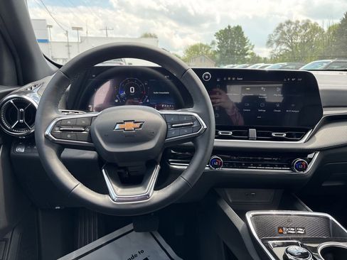 New 2026 Chevrolet Equinox LT w/ Convenience Package II FWD image 11