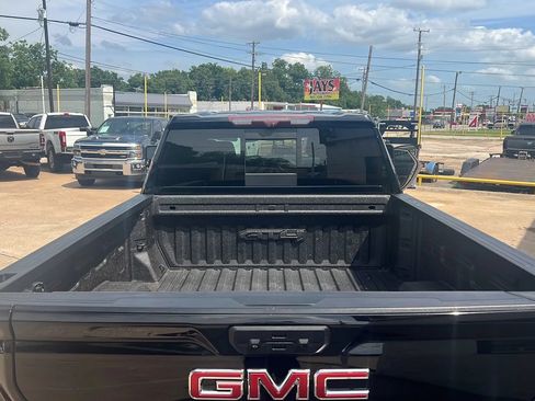 Used 2021 GMC Sierra 2500 AT4 w/ AT4 Premium Plus Package AWD/4WD image 7