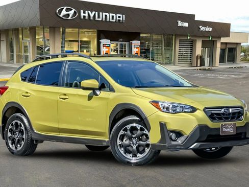 Used 2021 Subaru Crosstrek 2.0i Premium w/ Moonroof Package AWD/4WD image 2