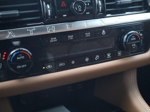 New 2026 Nissan Pathfinder Platinum image 17