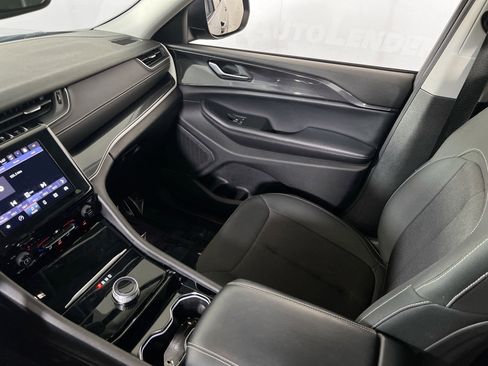 Used 2023 Jeep Grand Cherokee L Laredo image 21