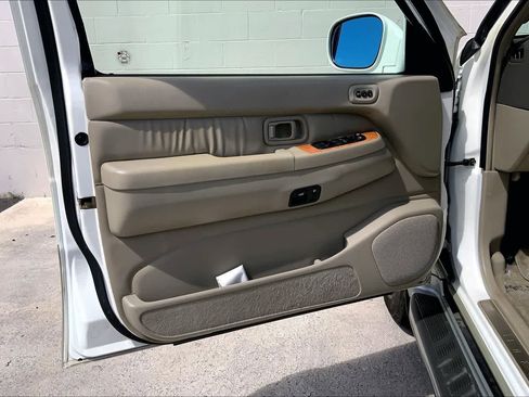 Used 2001 INFINITI QX4 Luxury image 26