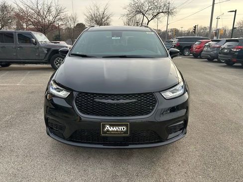 New 2026 Chrysler Pacifica Limited w/ S Appearance Package FWD image 3