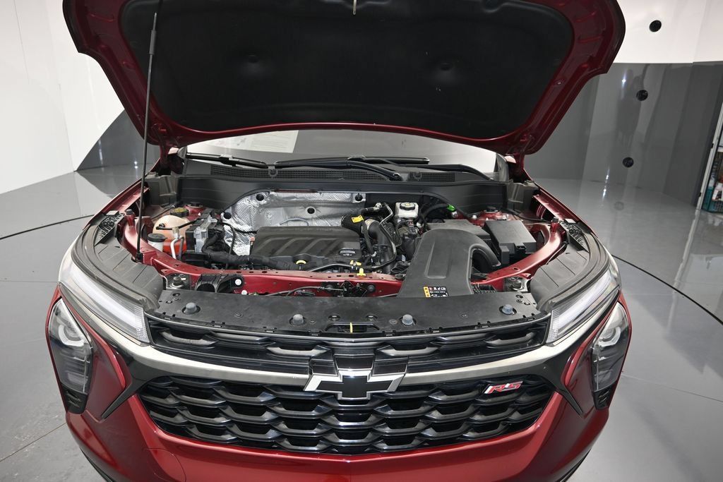 Used 2024 Chevrolet Trax RS w/ Driver Confidence Package FWD image 27