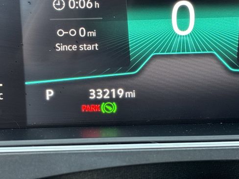 Used 2022 Volkswagen Tiguan SE R-Line image 30