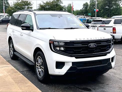 Used 2025 Ford Expedition Active AWD/4WD image 1
