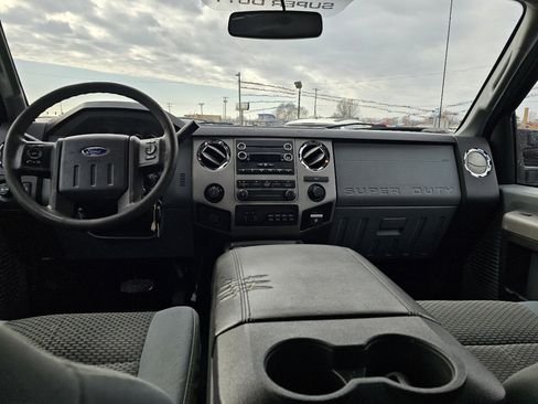 Used 2016 Ford F250 XLT w/ XLT Premium Package image 3