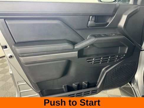 Used 2025 Toyota Tacoma SR5 AWD/4WD image 10