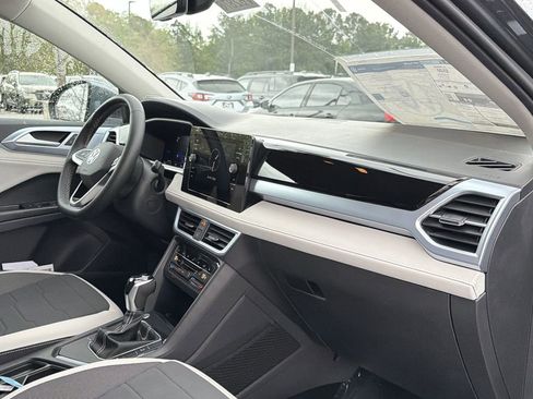 New 2026 Volkswagen Taos SE FWD image 18