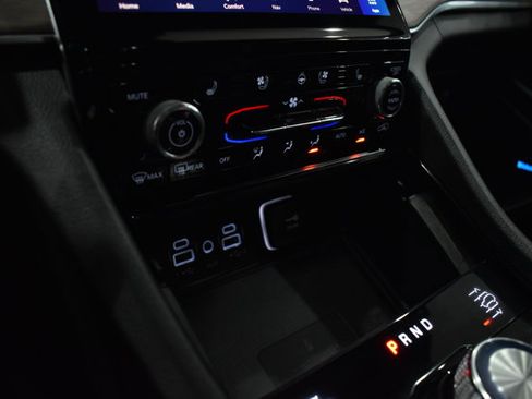 Used 2022 Jeep Grand Cherokee Summit w/ Luxury Tech Group V image 24