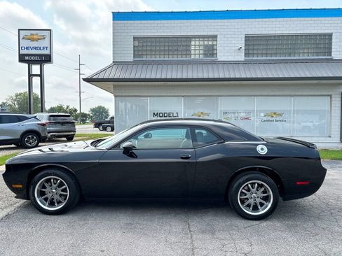 Used 2014 Dodge Challenger SXT Plus RWD image 7