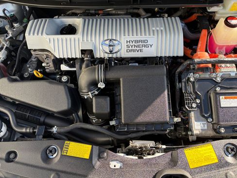 Used 2014 Toyota Prius Three FWD image 33