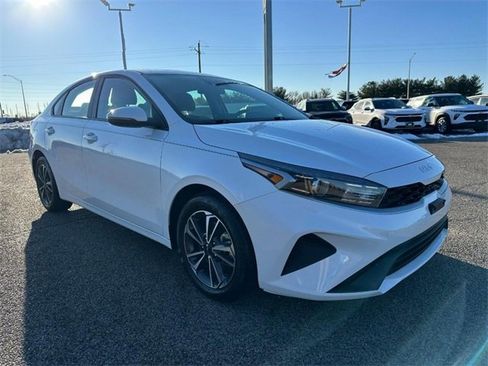 Used 2024 Kia Forte LXS w/ LXS Technology Package image 7