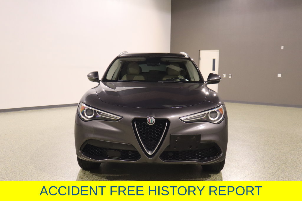 Used 2019 Alfa Romeo Stelvio Ti Lusso w/ Quick Order Package 22X Lusso AWD/4WD image 2