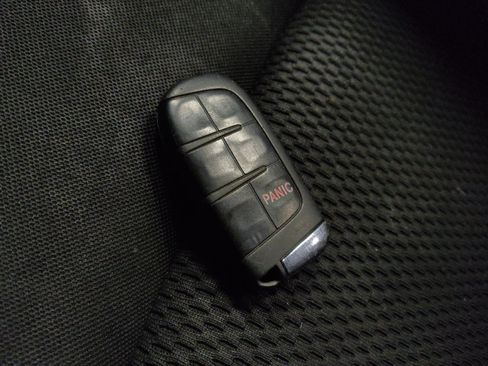 Used 2020 Jeep Renegade Altitude FWD image 32