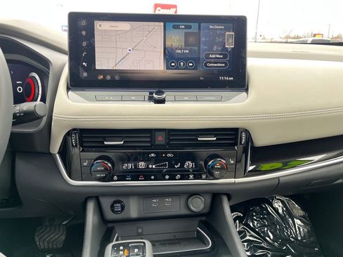 Used 2024 Nissan Rogue SL w/ SL Premium Package image 26