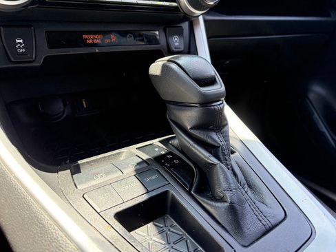 Used 2022 Toyota RAV4 XLE FWD image 6
