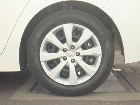 Used 2023 Toyota Corolla LE image 13