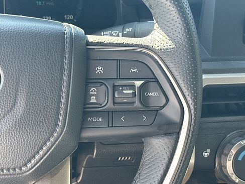 Certified 2025 Toyota Tacoma TRD Off-Road AWD/4WD image 19