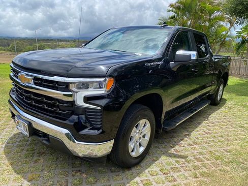 Used 2023 Chevrolet Silverado 1500 LT w/ Protection Package AWD/4WD image 3