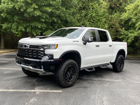 Used 2025 Chevrolet Silverado 1500 ZR2 w/ Technology Package AWD/4WD image 5