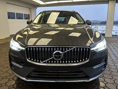 Used 2022 Volvo XC60 B5 Inscription w/ Advanced Package image 2