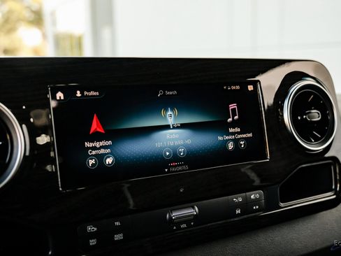 Used 2024 Mercedes-Benz Sprinter 3500 image 63