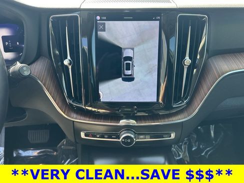 Used 2023 Volvo XC60 B5 Plus image 22