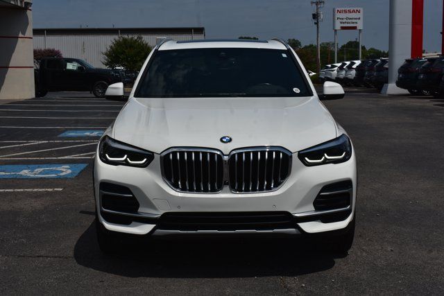 Used 2023 BMW X5 xDrive40i w/ Premium Package AWD/4WD image 2